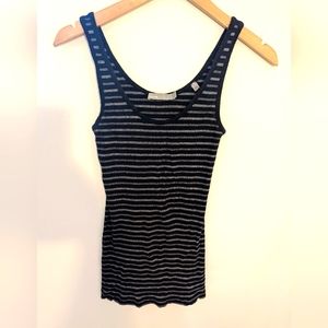 Vince. tank top small